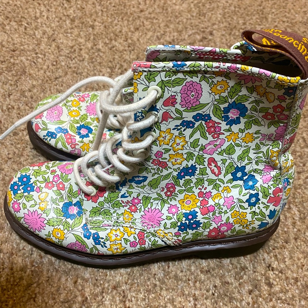 Dr Martens Floral print size 9